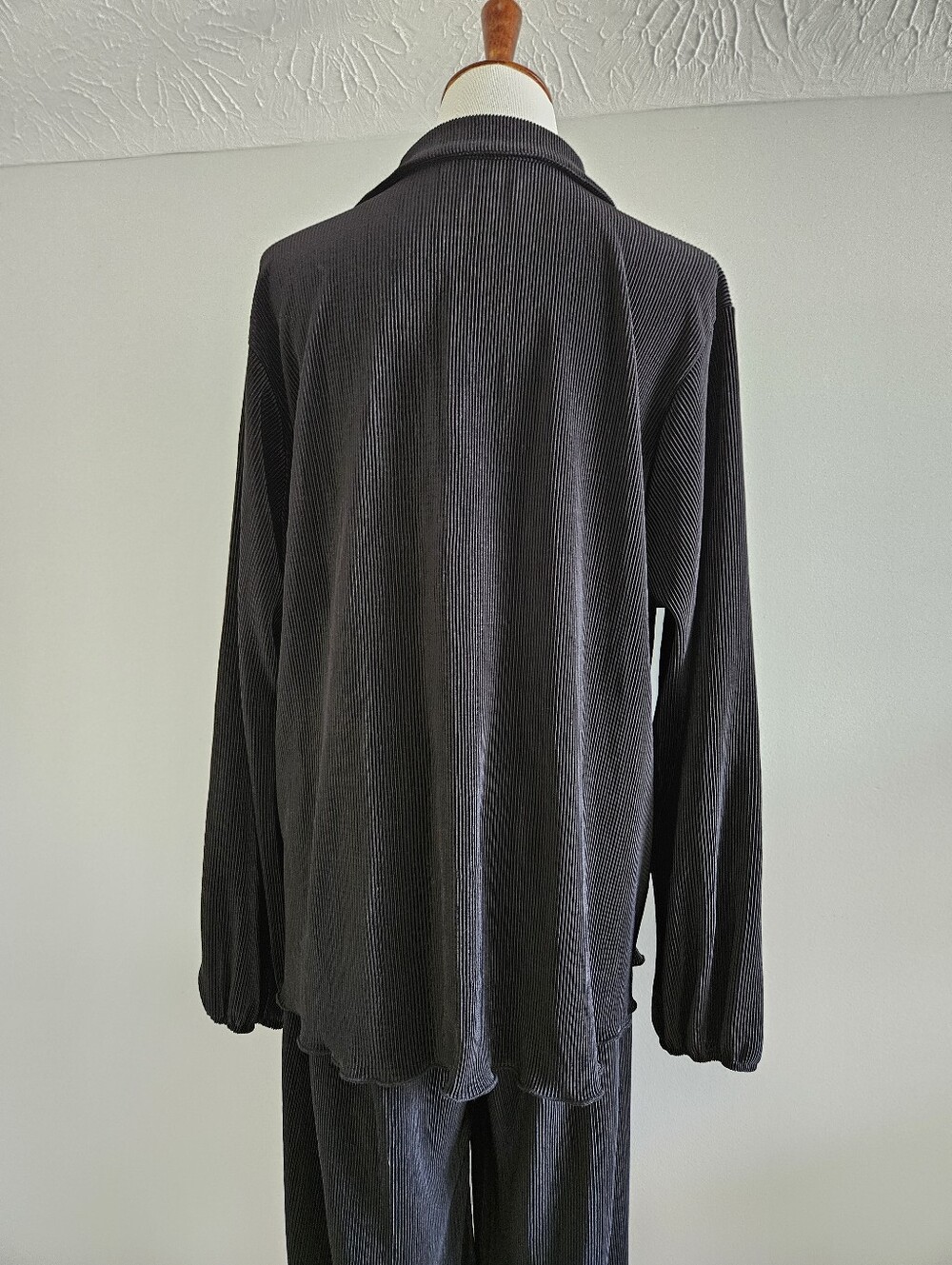 HYFVE | Black Textured Button-Up Top and Wide Leg Pants Set - Picture 5 of 7
